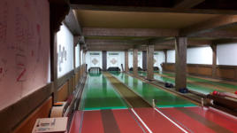 Rustikale Anlage in Achern. Ich nutze die Bahn zum Training hin und wieder whrend des Campingurlaubs.