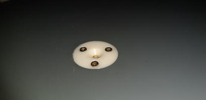 Die Standplatten sind dem Original nachempfunden und wurden in der CNC-Maschine aus den Kegel-Resten gefertigt