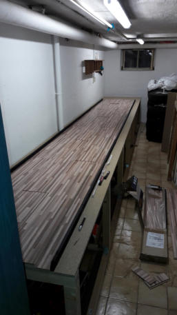 Die Laufflche besteht aus Laminat mit Stbchenmuster