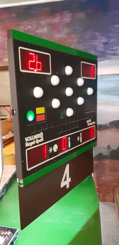 Anzeigeelektronik der 80er-Jahre - die Anzeige erfuhr spter ein leichtes Facelift sowie eine Erweiterung um zustzliche Anzeigen